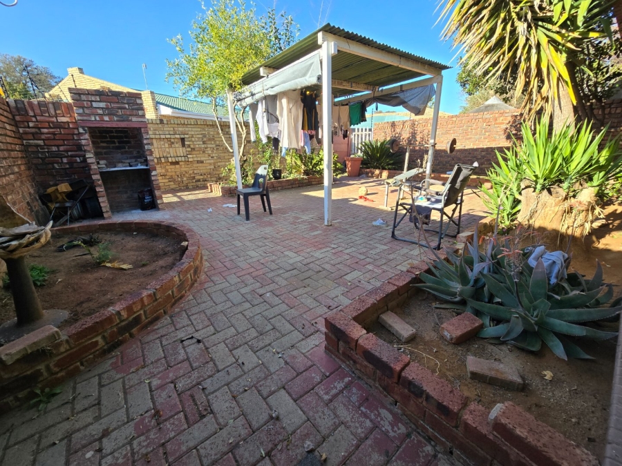 2 Bedroom Property for Sale in Kannoniers Park North West